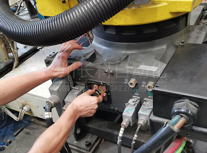 發(fā)那科機(jī)器人R-2000IC/125L保養(yǎng) 發(fā)那科機(jī)器人R-2000IC/125L保養(yǎng)