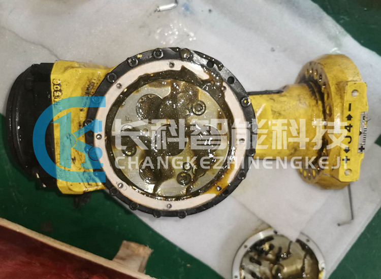 發(fā)那科2000iC機(jī)器人中心手拆解維修 發(fā)那科2000iC機(jī)器人中心手拆解維修